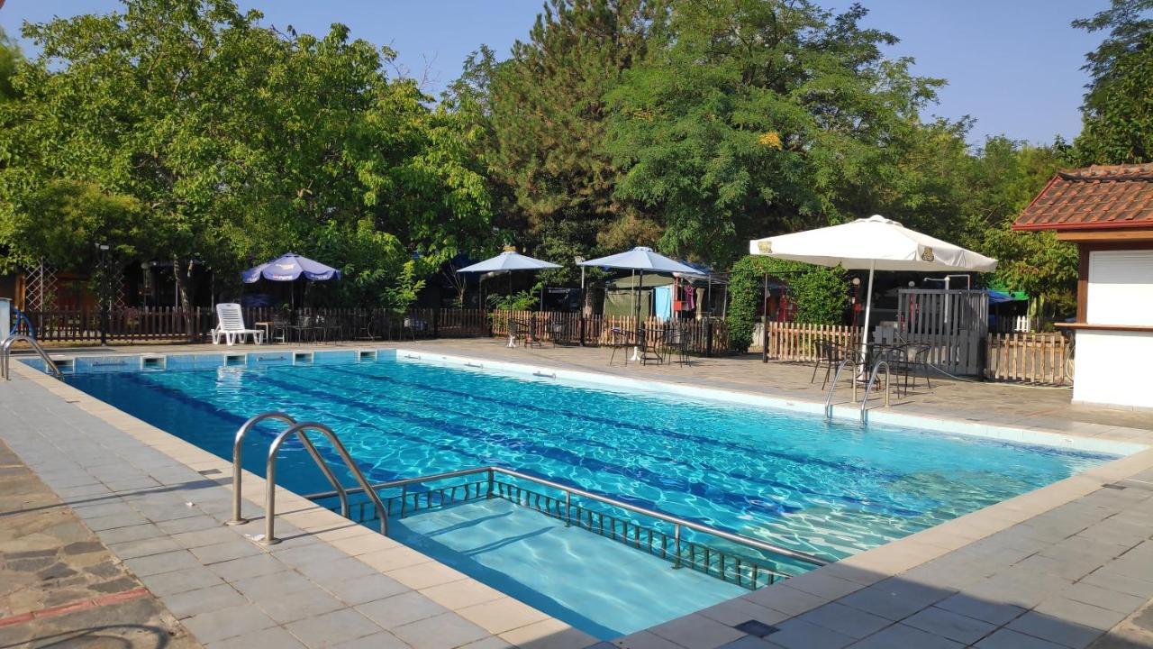 Camping Mitikas And Bungalows Plaka Litochorou Bagian luar foto