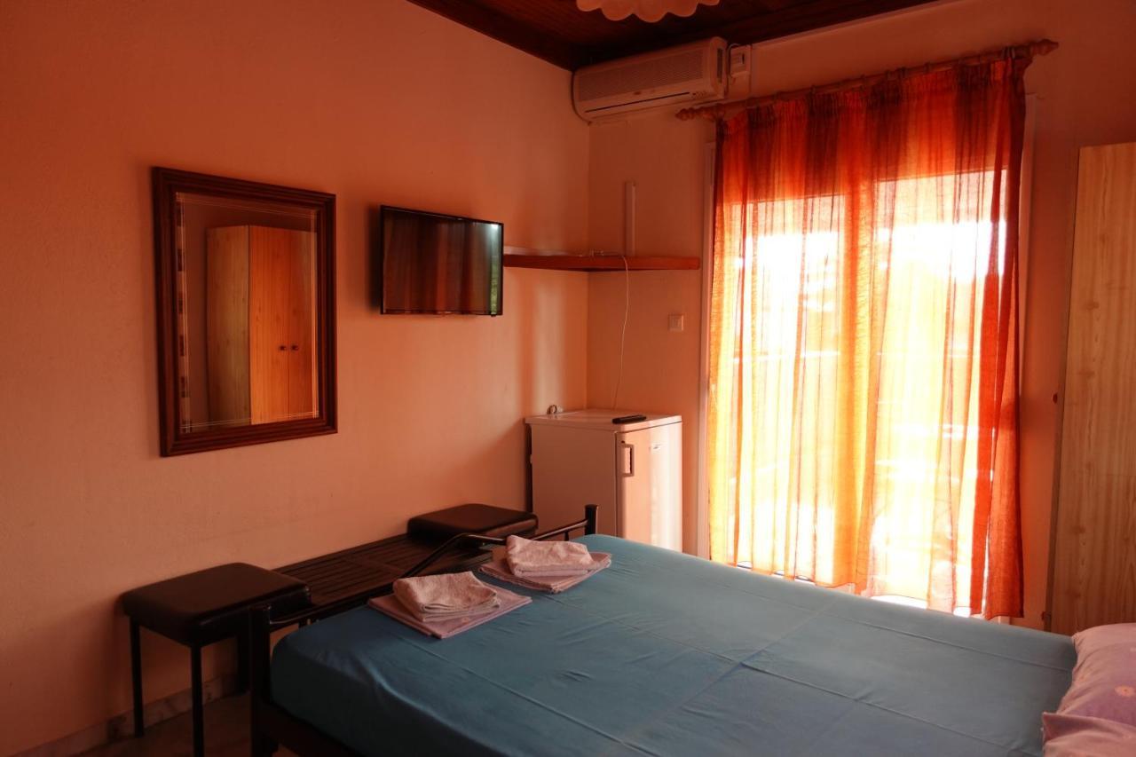 Camping Mitikas And Bungalows Plaka Litochorou Bagian luar foto