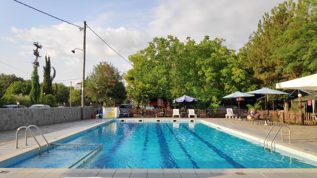 Camping Mitikas And Bungalows Plaka Litochorou Bagian luar foto