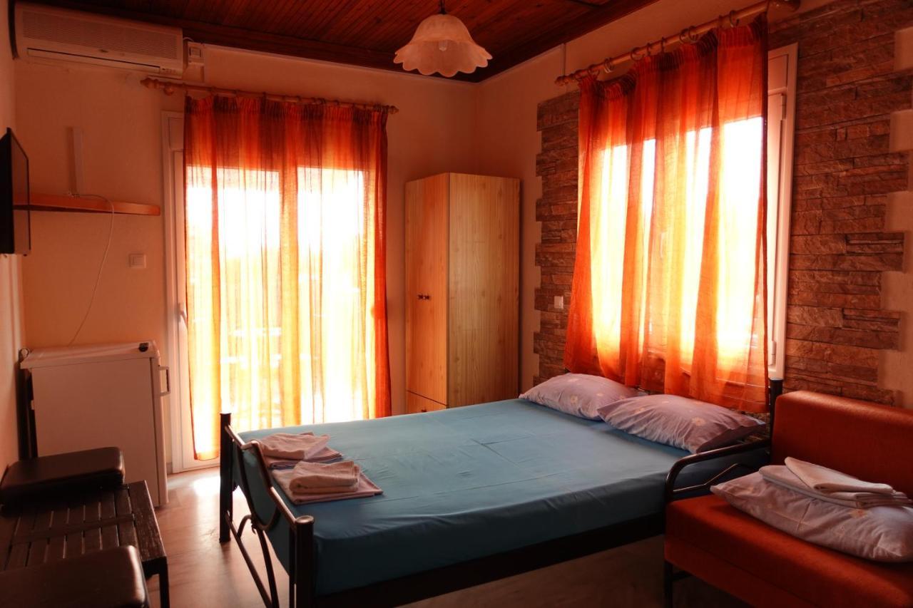 Camping Mitikas And Bungalows Plaka Litochorou Bagian luar foto