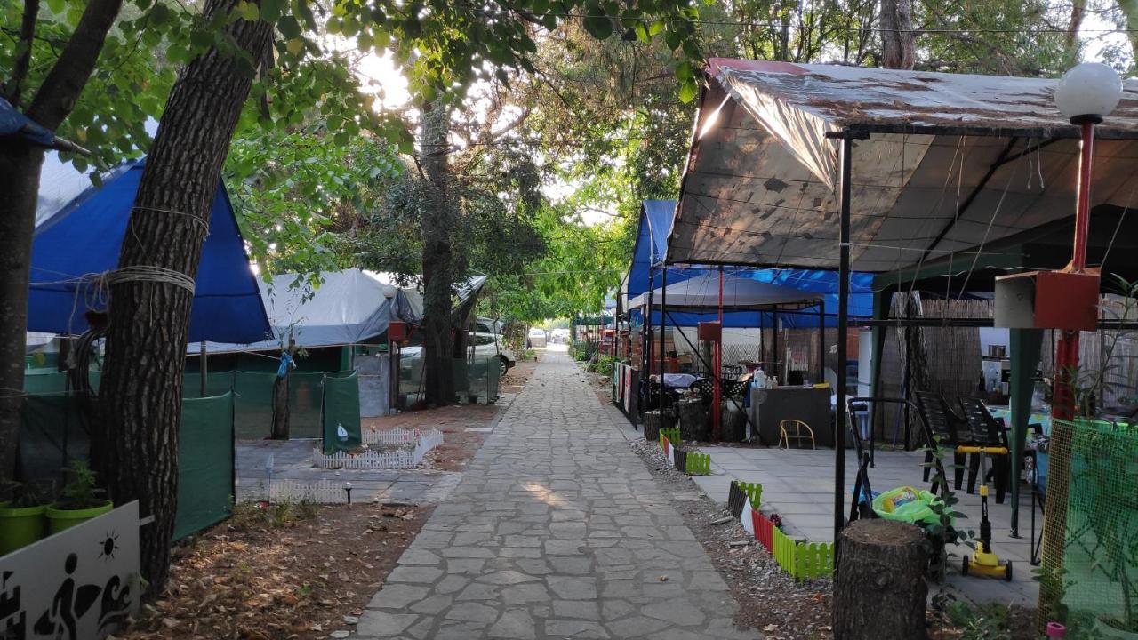 Camping Mitikas And Bungalows Plaka Litochorou Bagian luar foto