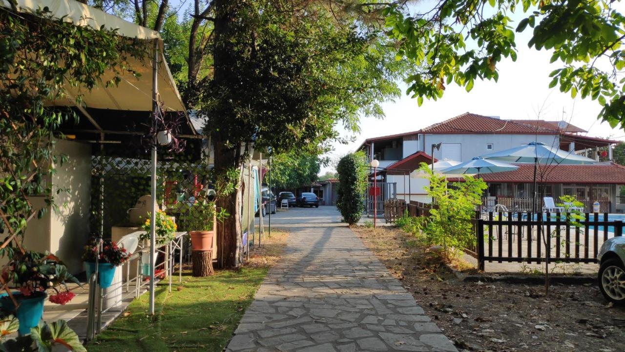 Camping Mitikas And Bungalows Plaka Litochorou Bagian luar foto