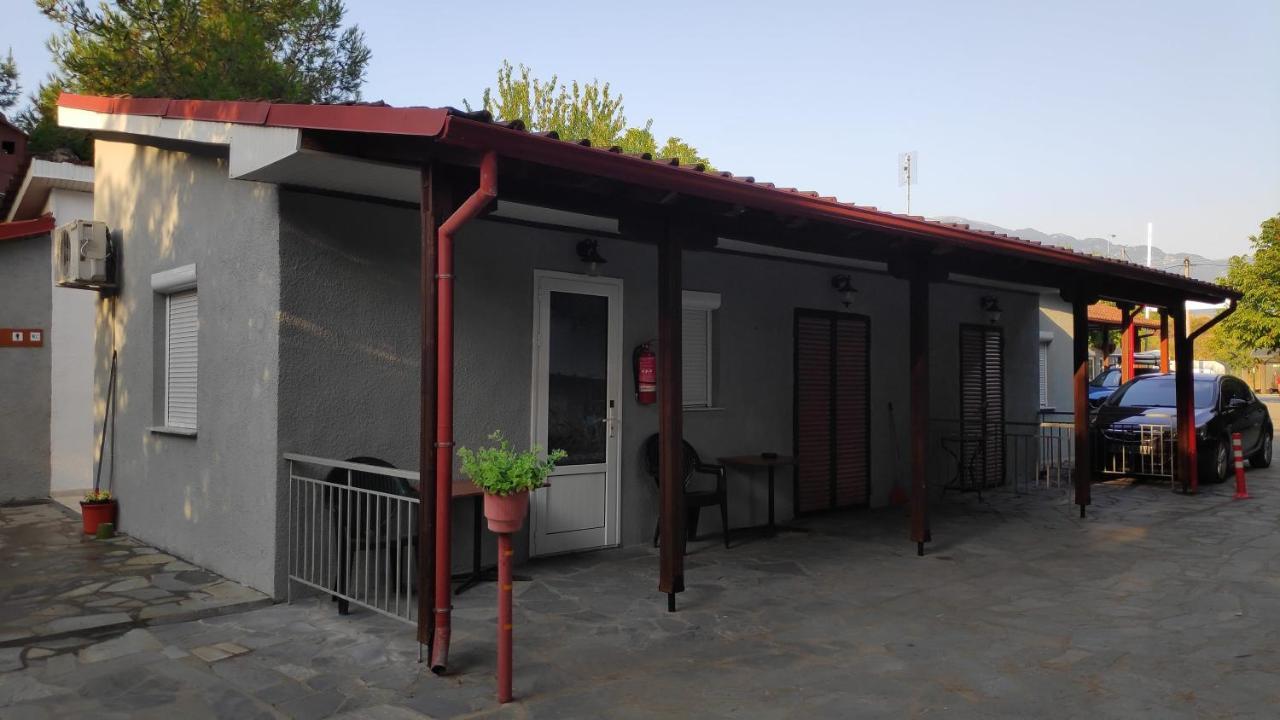 Camping Mitikas And Bungalows Plaka Litochorou Bagian luar foto