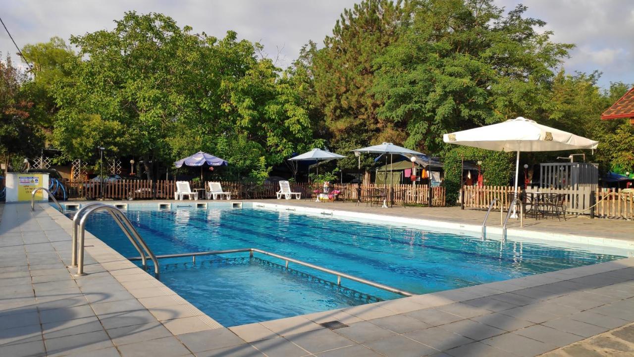 Camping Mitikas And Bungalows Plaka Litochorou Bagian luar foto
