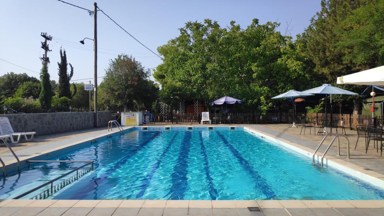 Camping Mitikas And Bungalows Plaka Litochorou Bagian luar foto