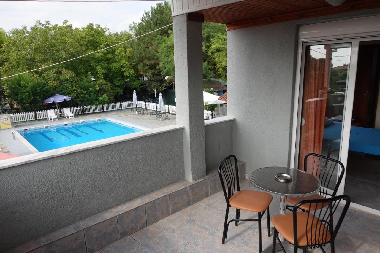 Camping Mitikas And Bungalows Plaka Litochorou Bagian luar foto