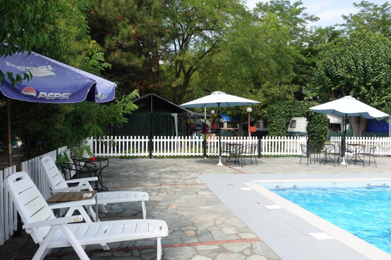 Camping Mitikas And Bungalows Plaka Litochorou Bagian luar foto
