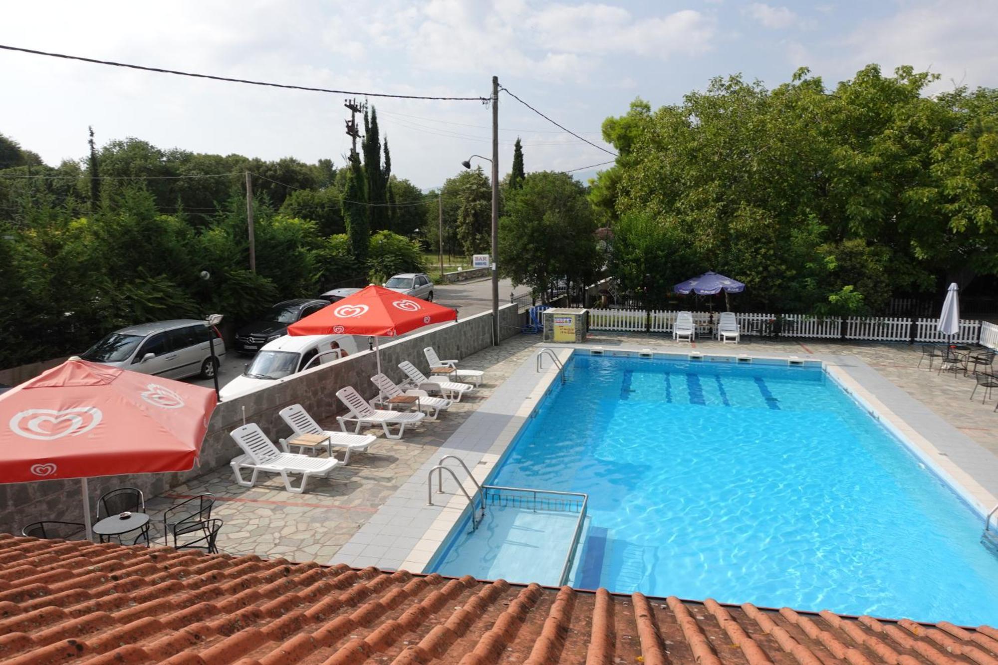 Camping Mitikas And Bungalows Plaka Litochorou Bagian luar foto